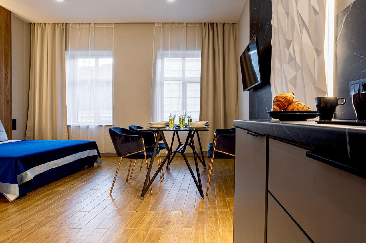Central Family Boutique Apartments 2 Lviv Exterior foto