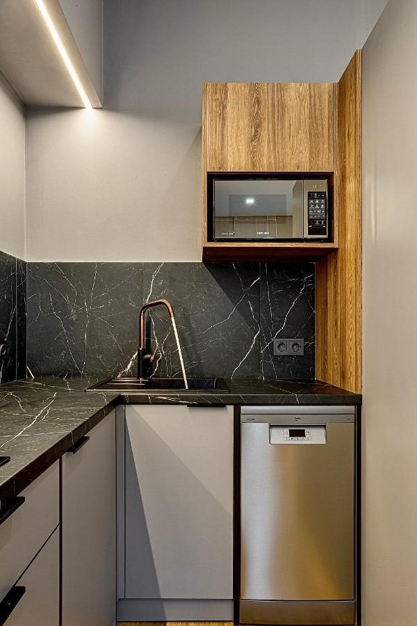 Central Family Boutique Apartments 2 Lviv Exterior foto