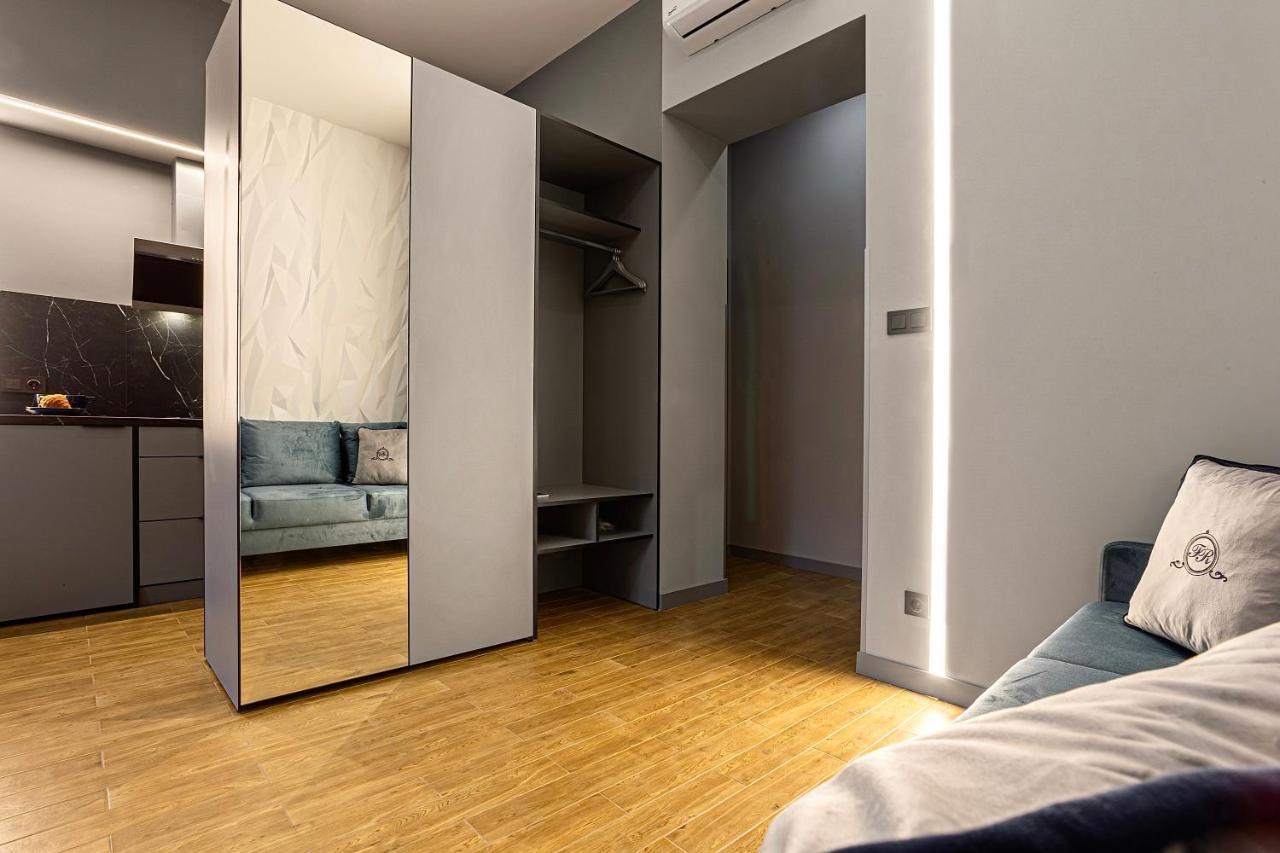 Central Family Boutique Apartments 2 Lviv Exterior foto